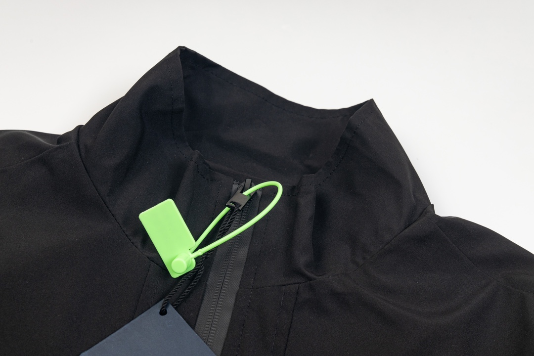 【PRADA  公式旗艦店】プラダ  ジャケット着 好評に付き再入荷 240827