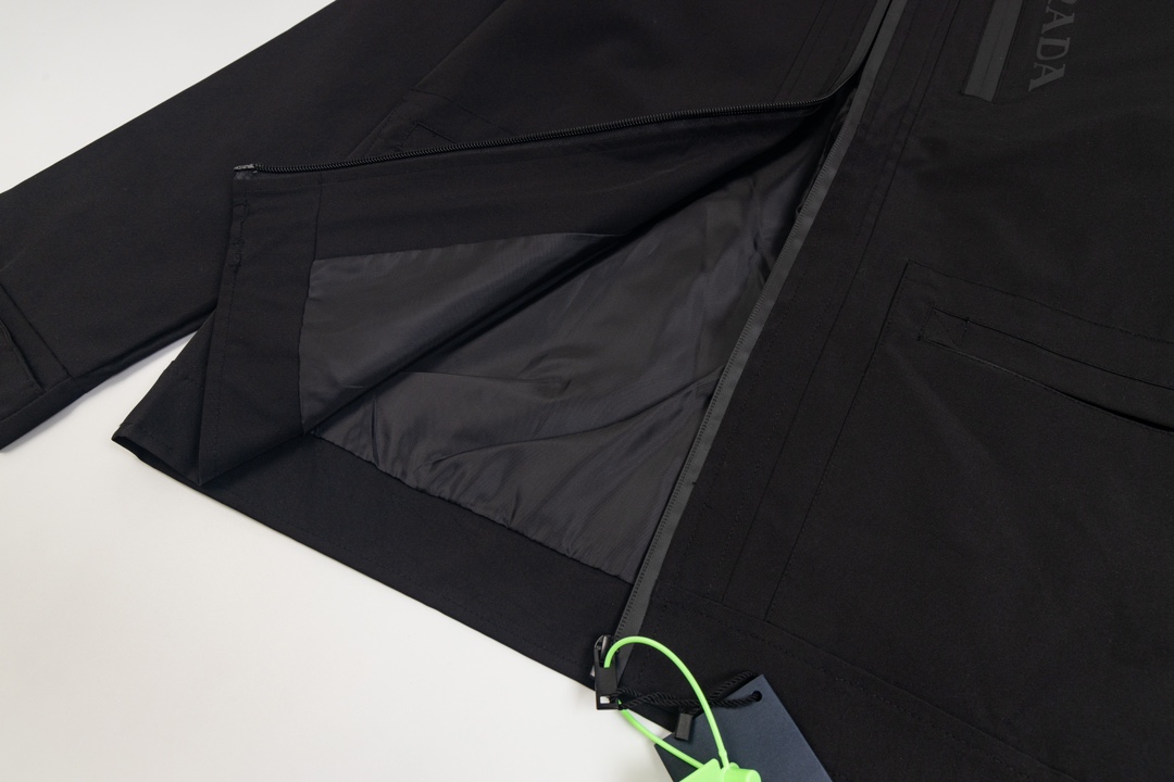 【PRADA  公式旗艦店】プラダ  ジャケット着 好評に付き再入荷 240827