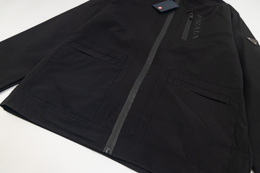 【PRADA  公式旗艦店】プラダ  ジャケット着 好評に付き再入荷 240827