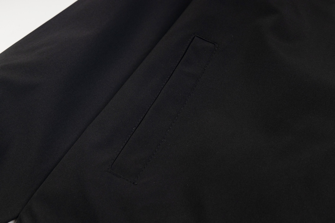 【PRADA  公式旗艦店】プラダ  ジャケット着 好評に付き再入荷 240827