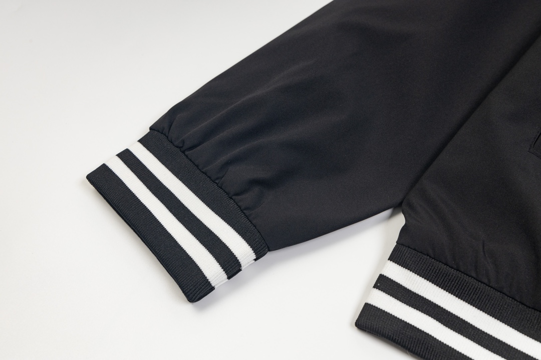 【PRADA  公式旗艦店】プラダ  ジャケット着 好評に付き再入荷 240827