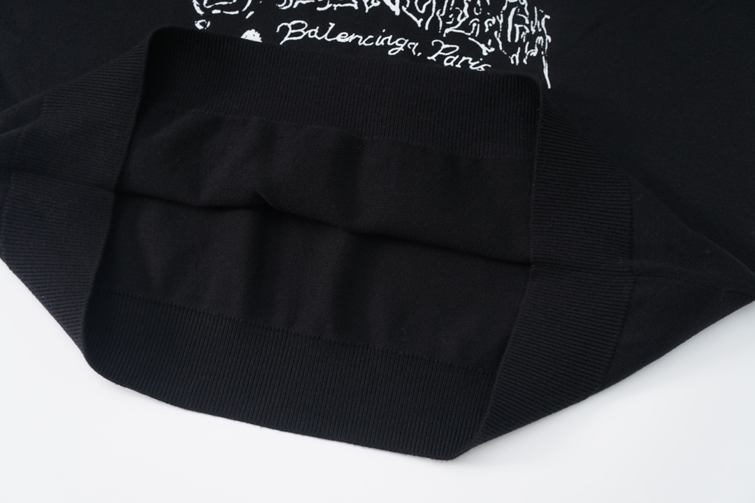 【BALENCIAGA  公式旗艦店】バレンシアガ   セーター好評に付き再入荷！ 241101