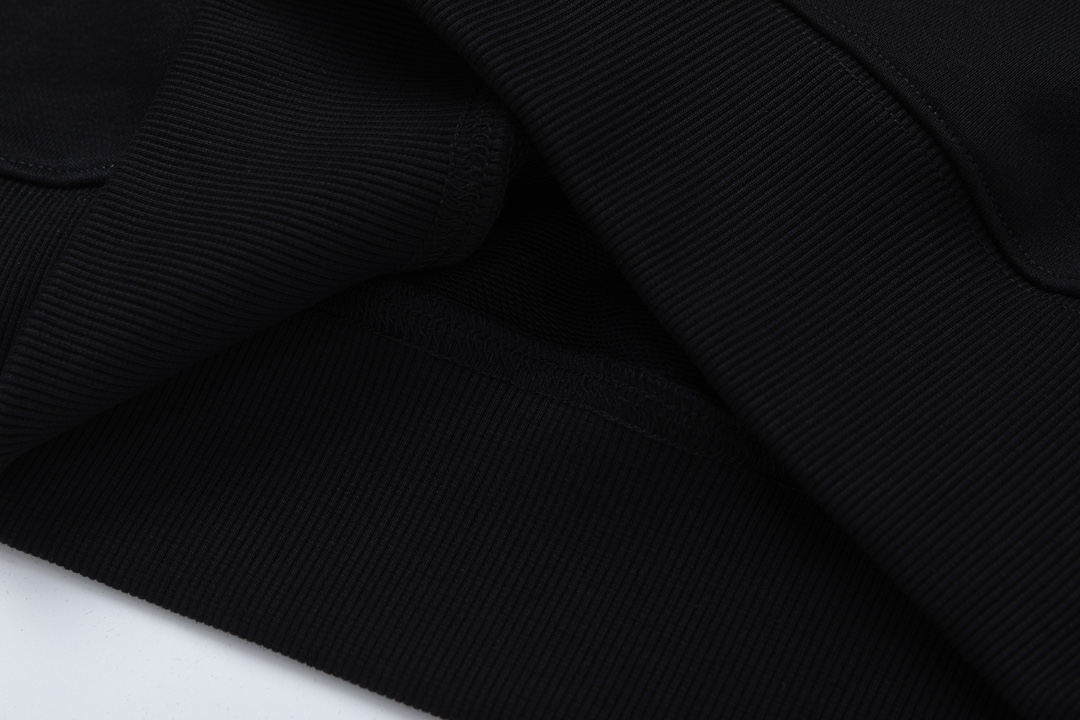 【LOUIS VUITTON  公式旗艦店】ルイヴィトン  丸首の衛衣 スウェットご好評に付き再入荷 240829