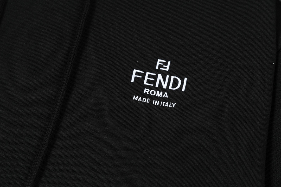 【FENDI  公式旗艦店】フェンディパーカー スウェット ご好評に付き再入荷 240830