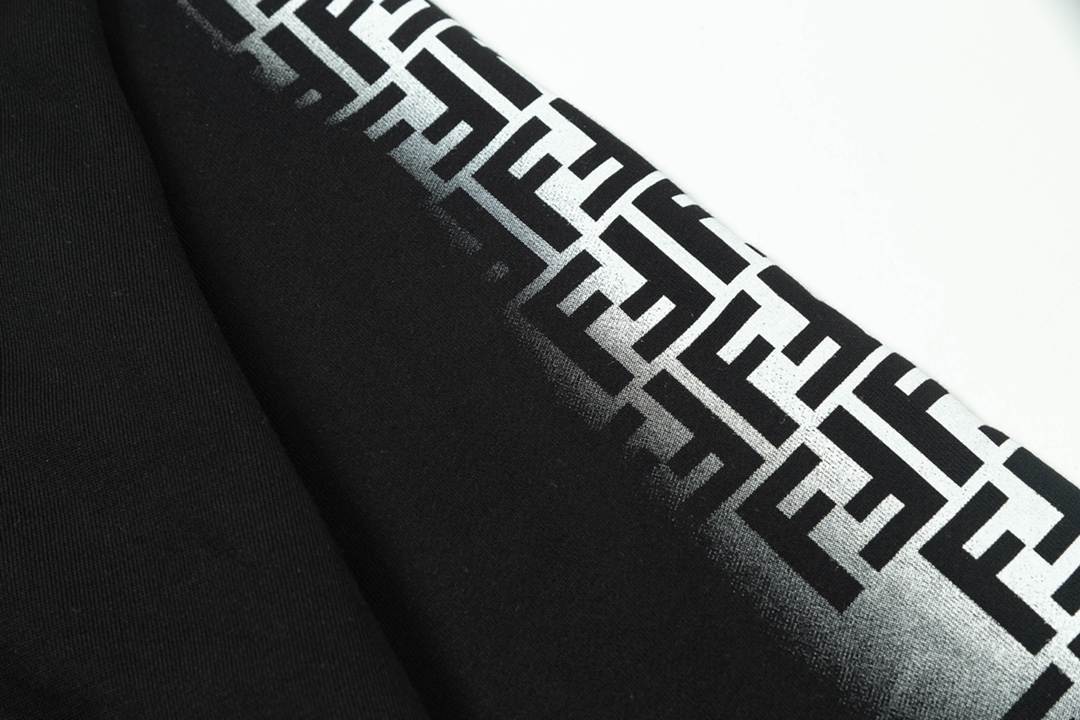 【FENDI  公式旗艦店】フェンディパーカー スウェット ご好評に付き再入荷 240830