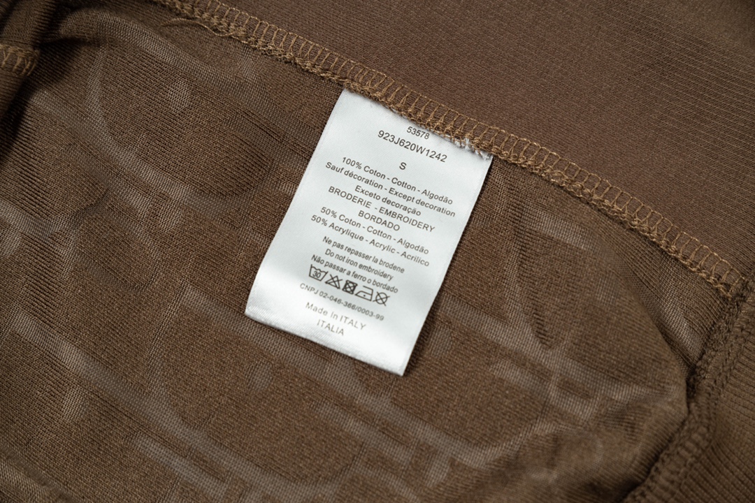 【DIOR  公式旗艦店】ディオール  丸首の衛衣 ご好評に付き再入荷   241114