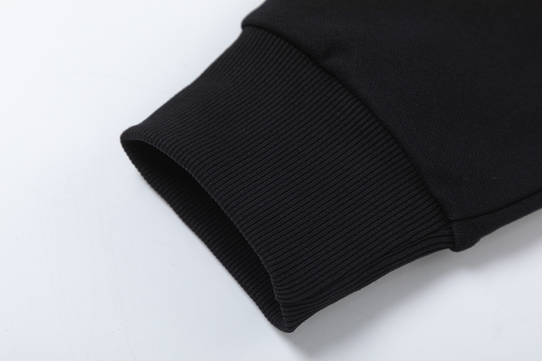 【GUCCI  公式旗艦店】グッチ 丸首の衛衣 スウェットご好評に付き再入荷 240902