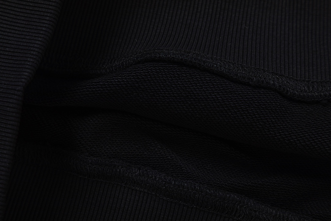 【GUCCI  公式旗艦店】グッチ 丸首の衛衣 スウェットご好評に付き再入荷 240902