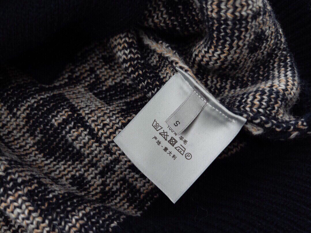 【DIOR 公式旗艦店】ディオール   セーター好評に付き再入荷！ 240929
