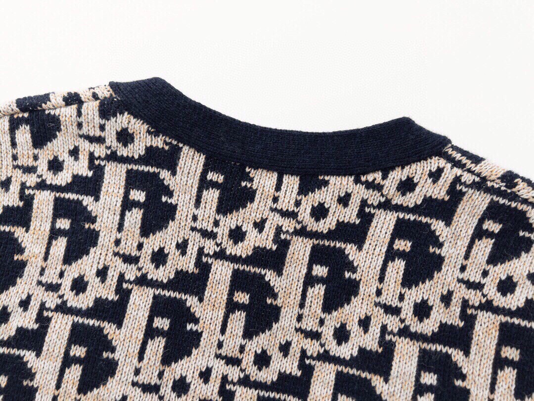 【DIOR 公式旗艦店】ディオール   セーター好評に付き再入荷！ 240929