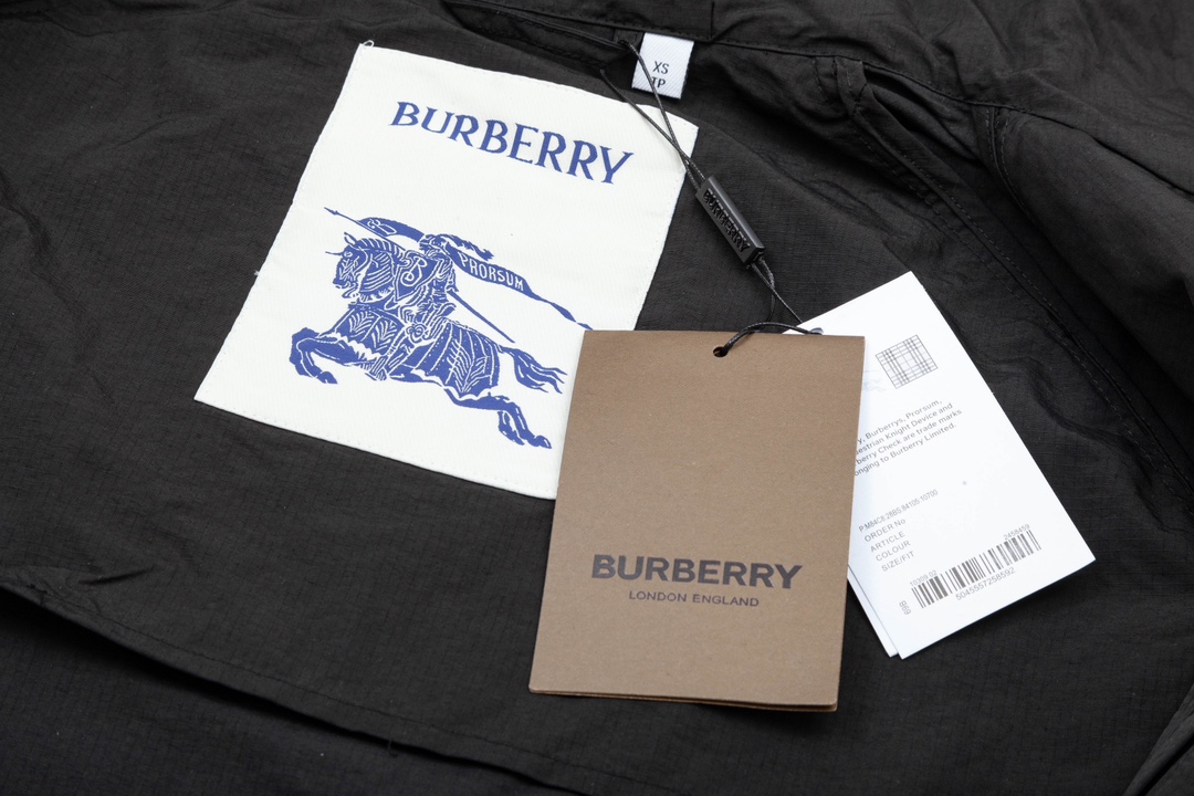 【BURBERRY 公式旗艦店】バーバリー  ジャケット着ご好評に付き再入荷！240923