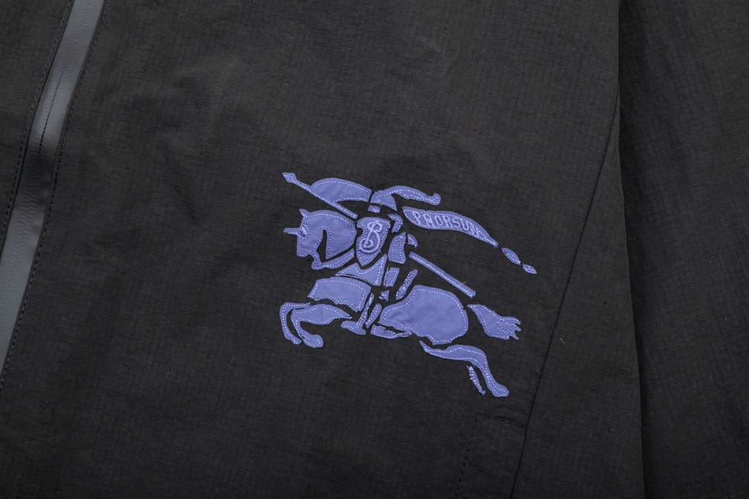 【BURBERRY 公式旗艦店】バーバリー  ジャケット着ご好評に付き再入荷！240923