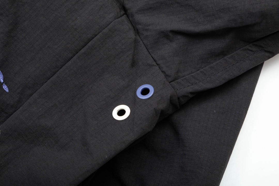 【BURBERRY 公式旗艦店】バーバリー  ジャケット着ご好評に付き再入荷！240923