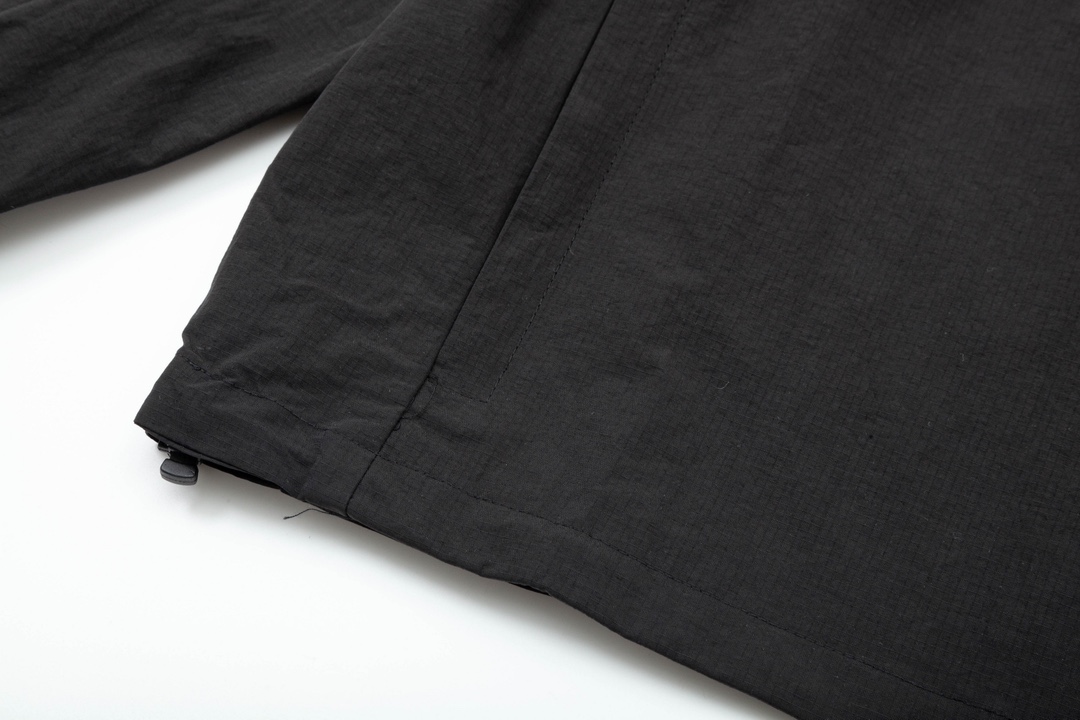 【BURBERRY 公式旗艦店】バーバリー  ジャケット着ご好評に付き再入荷！240923