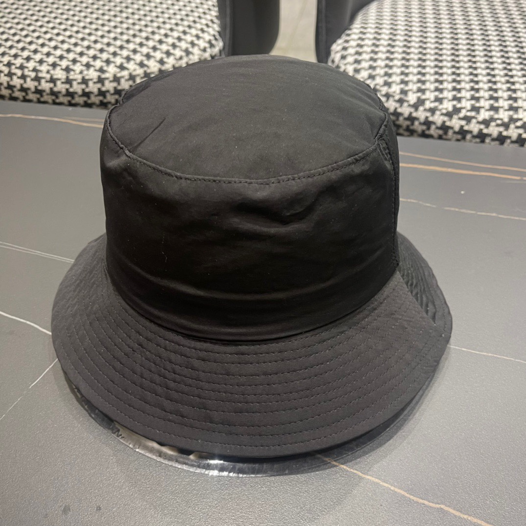 PRADA (プラダ)フィッシャーマンズハット 240904