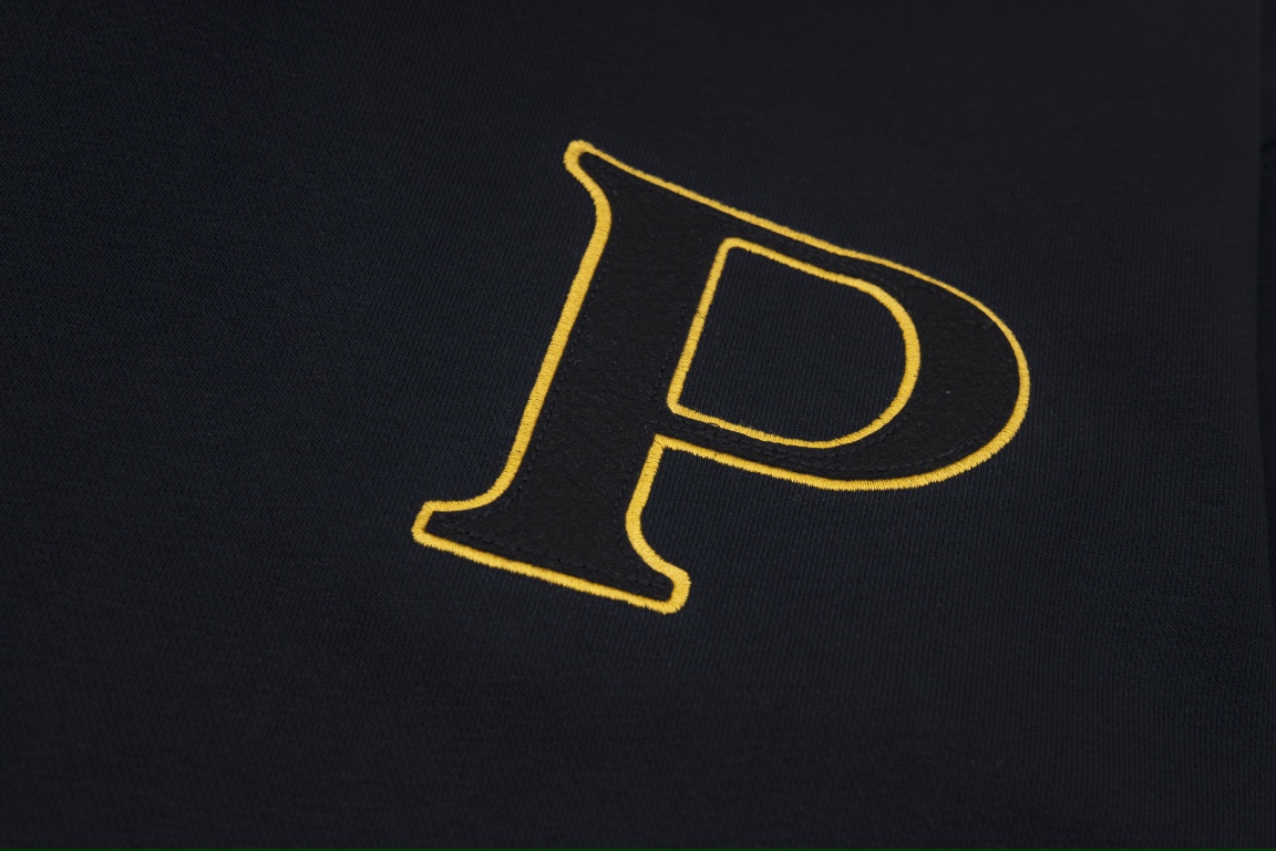 【PRADA 公式旗艦店】プラダ  丸首の衛衣 スウェットご好評に付き再入荷 240925