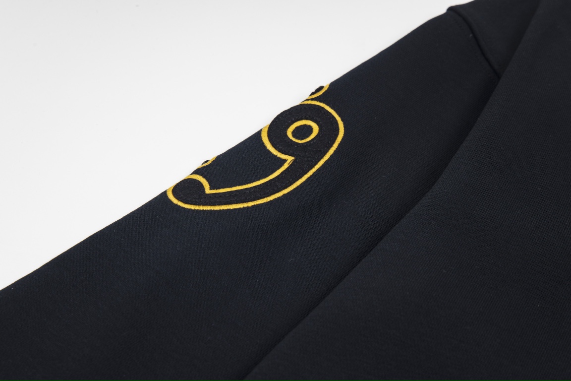 【PRADA 公式旗艦店】プラダ  丸首の衛衣 スウェットご好評に付き再入荷 240925