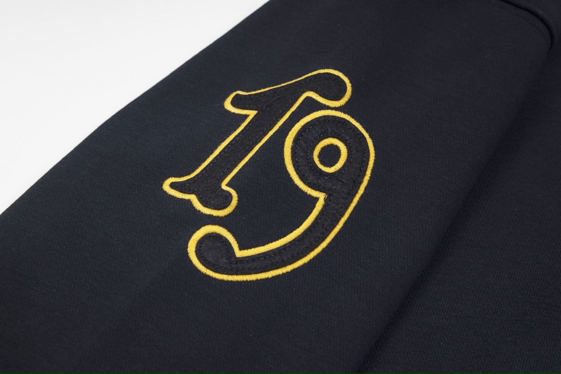 【PRADA 公式旗艦店】プラダ  丸首の衛衣 スウェットご好評に付き再入荷 240925