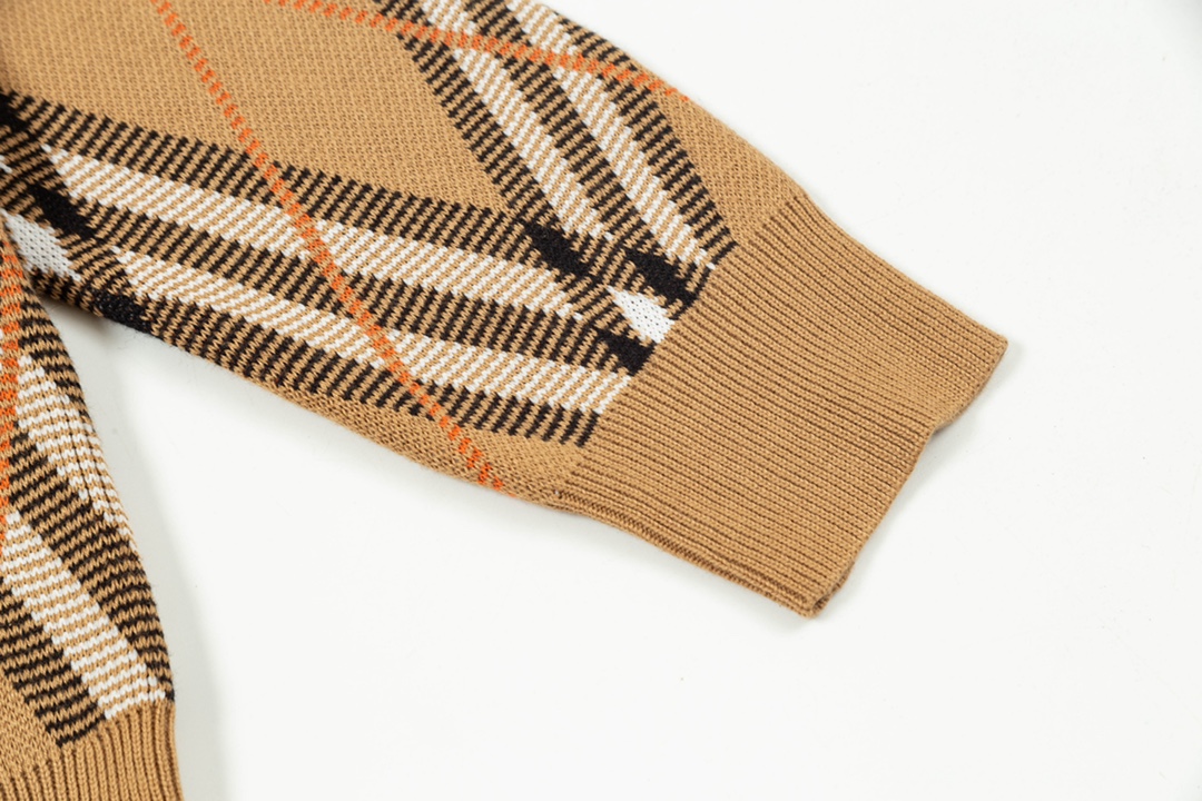 【DIOR 公式旗艦店】ディオール   セーター好評に付き再入荷！ 240929