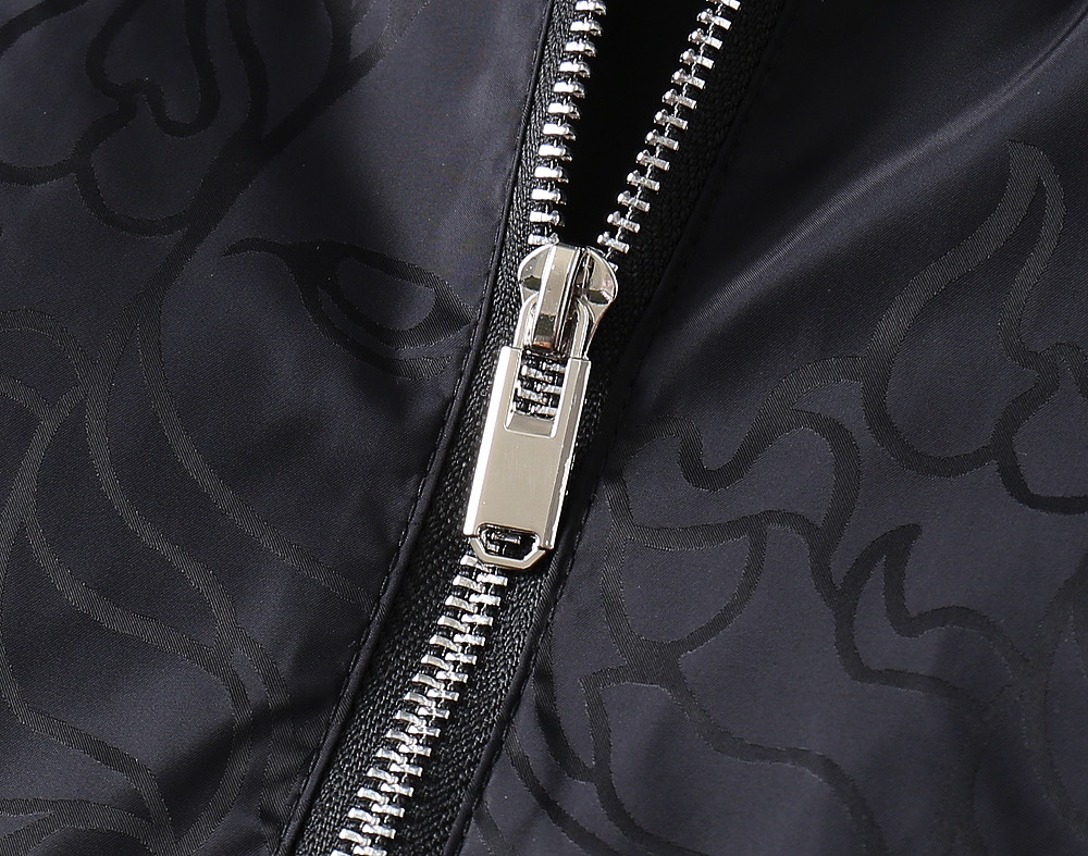 【VERSACE   公式旗艦店】ヴェルサーチ   ジャケット着 ご好評に付き再入荷！241022