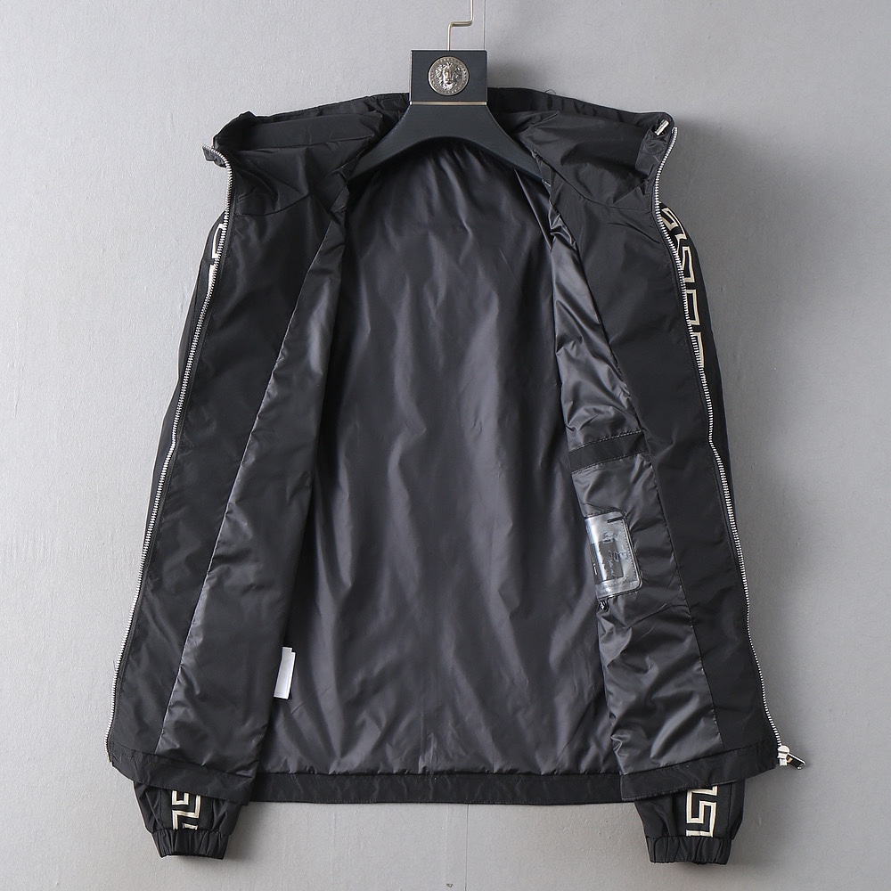 【VERSACE   公式旗艦店】ヴェルサーチ   ジャケット着 ご好評に付き再入荷！241022