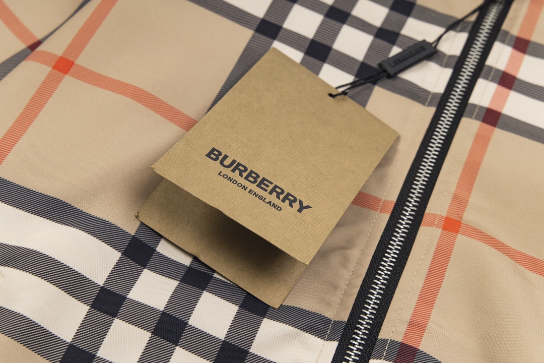 【BURBERRY 公式旗艦店】バーバリー  ジャケット着ご好評に付き再入荷！240924