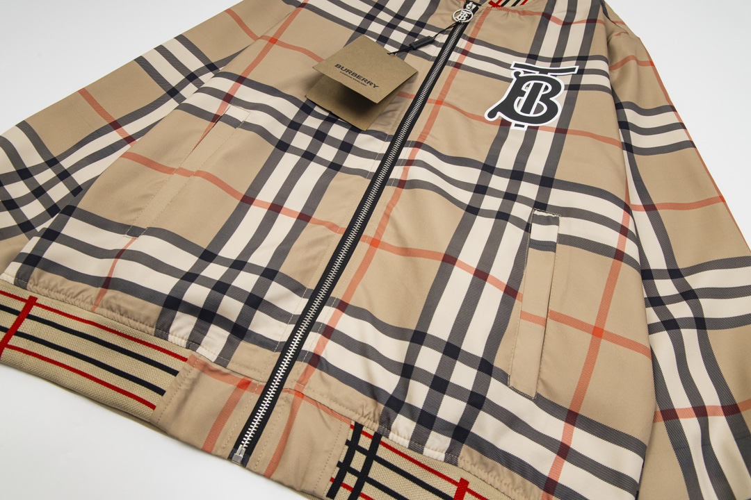 【BURBERRY 公式旗艦店】バーバリー  ジャケット着ご好評に付き再入荷！240924
