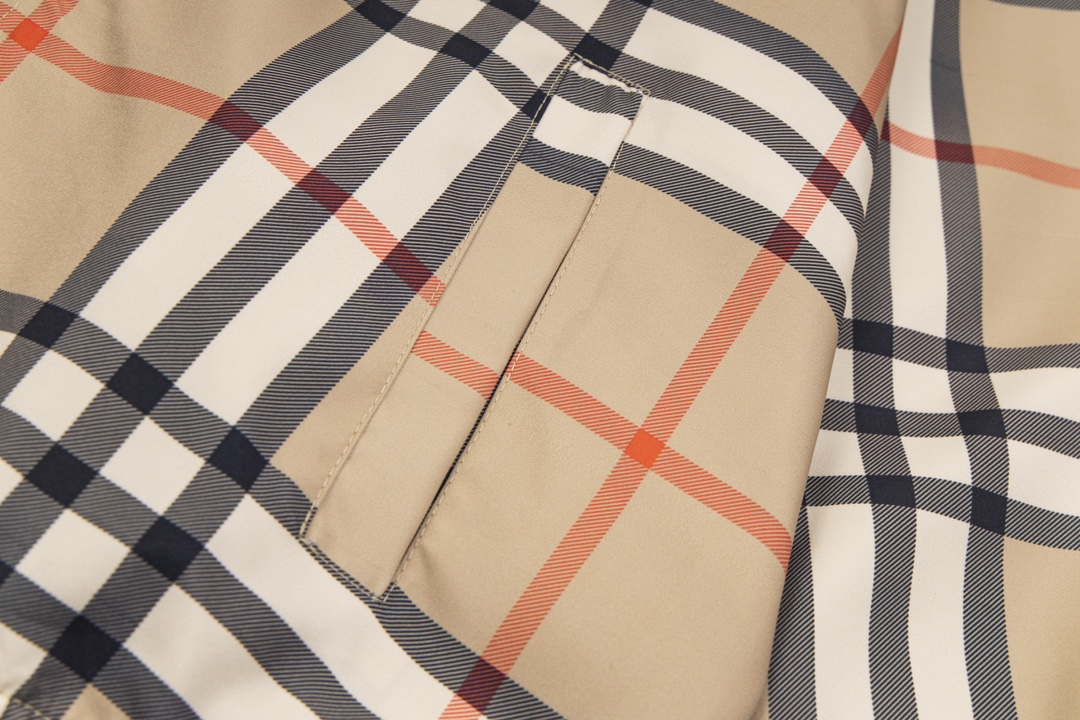 【BURBERRY 公式旗艦店】バーバリー  ジャケット着ご好評に付き再入荷！240924