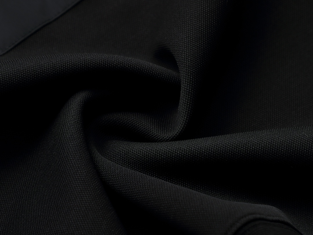 【PRADA 公式旗艦店】プラダ  丸首の衛衣 スウェットご好評に付き再入荷 240925