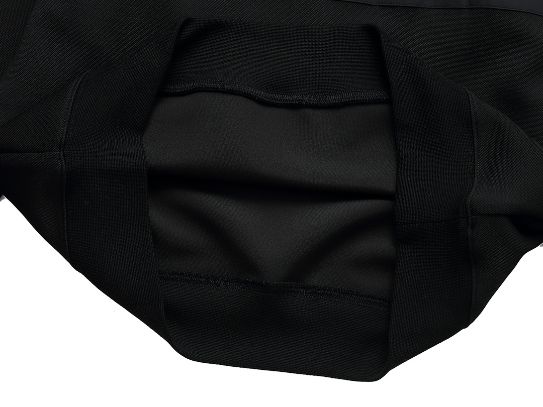 【PRADA 公式旗艦店】プラダ  丸首の衛衣 スウェットご好評に付き再入荷 240925