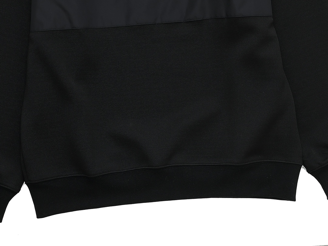 【PRADA 公式旗艦店】プラダ  丸首の衛衣 スウェットご好評に付き再入荷 240925