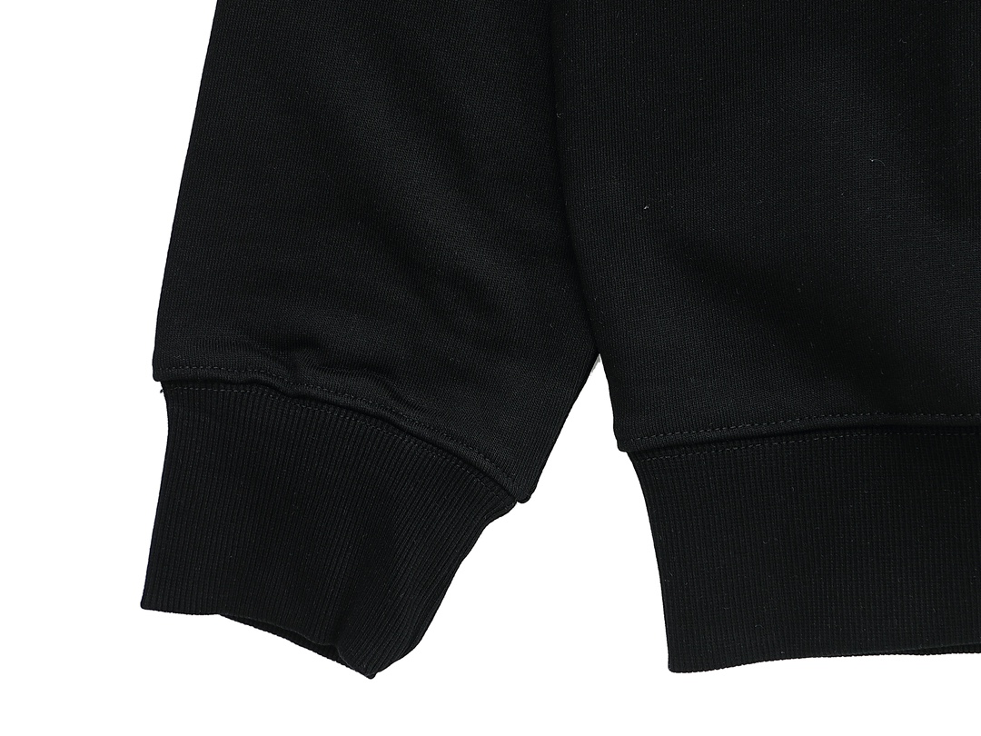 【PRADA 公式旗艦店】プラダ  丸首の衛衣 スウェットご好評に付き再入荷 240925