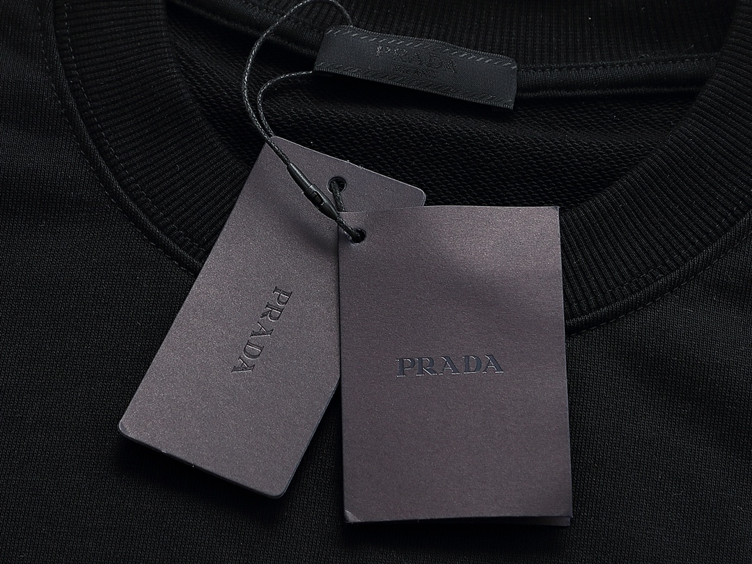 【PRADA 公式旗艦店】プラダ  丸首の衛衣 スウェットご好評に付き再入荷 240925
