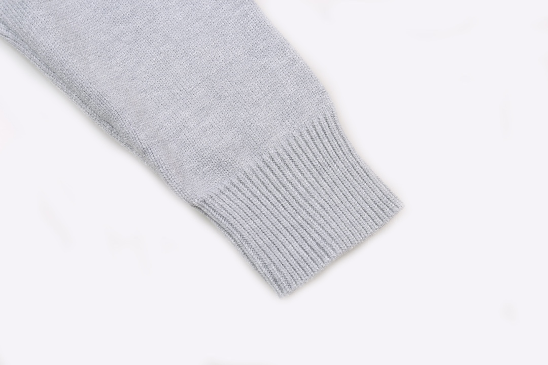 【GIVENCHY   公式旗艦店】ジバンシー  セーター好評に付き再入荷！ 241031