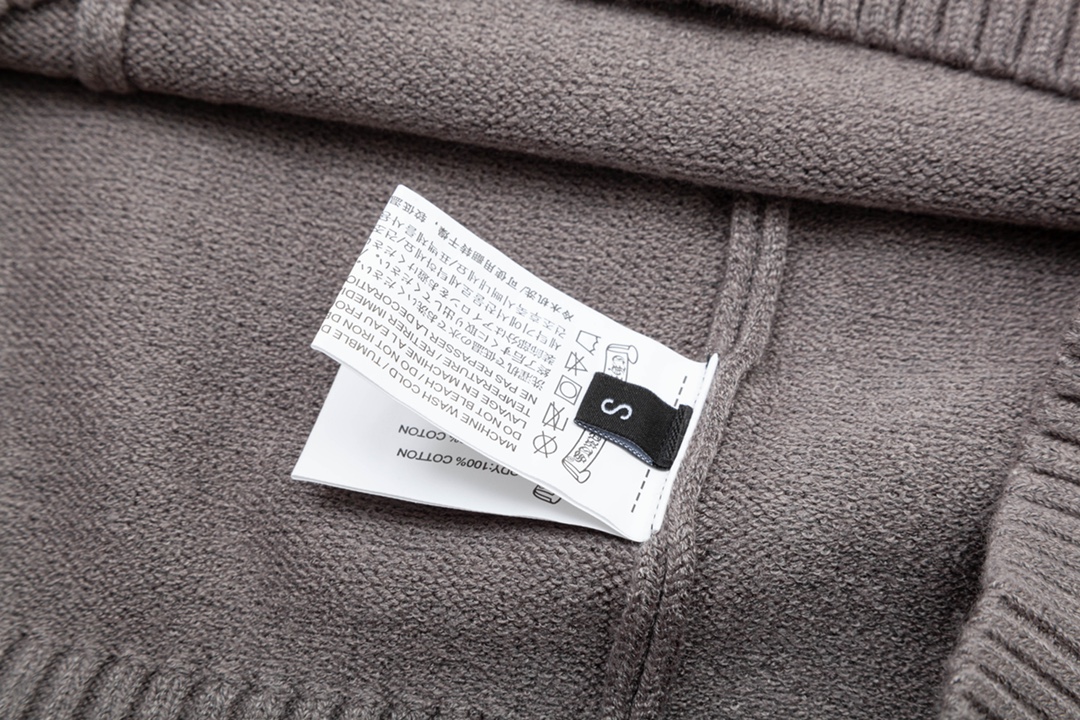 【CHROME HEARTS  公式旗艦店】クロムハーツ  セーター好評に付き再入荷！ 240928