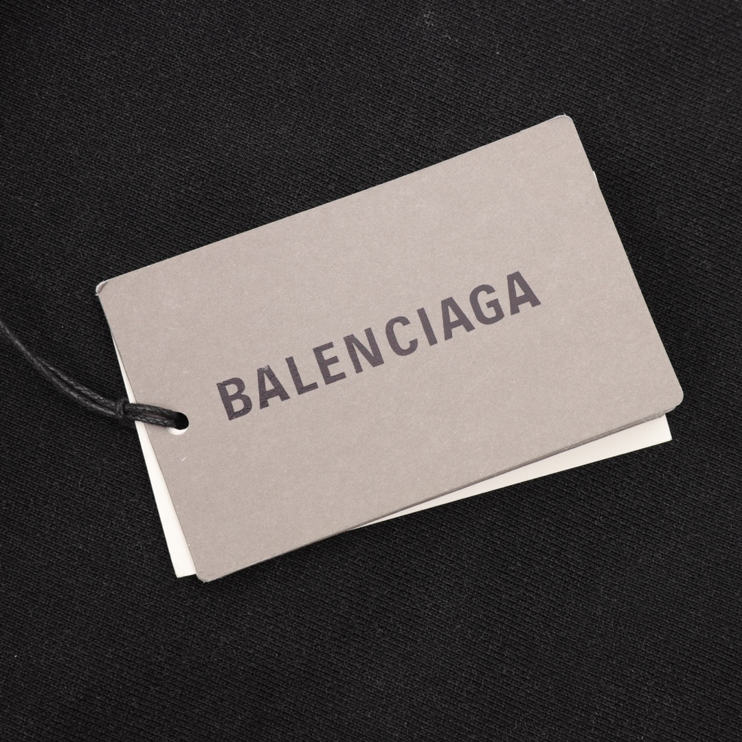 【BALENCIAGA 公式旗艦店】バレンシアガ 丸首の衛衣 スウェット ご好評に付き再入荷！241120