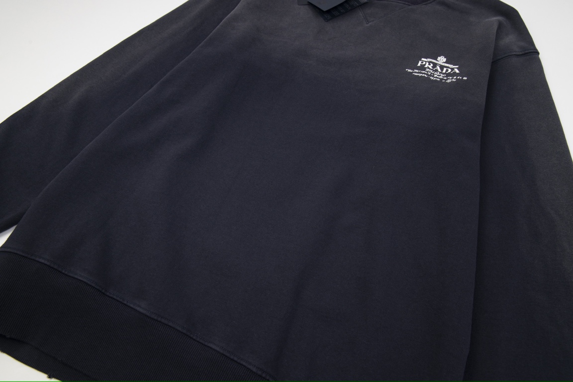 【PRADA 公式旗艦店】プラダ  丸首の衛衣 スウェットご好評に付き再入荷 240925