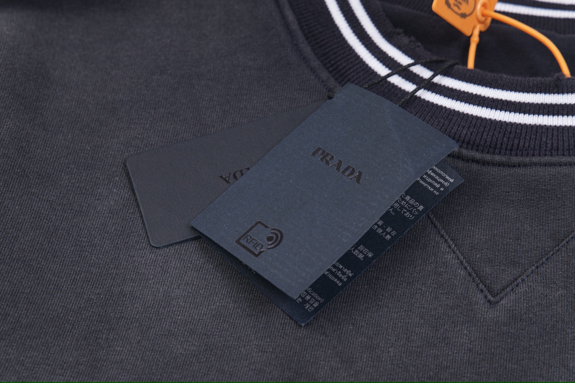 【PRADA 公式旗艦店】プラダ  丸首の衛衣 スウェットご好評に付き再入荷 240925