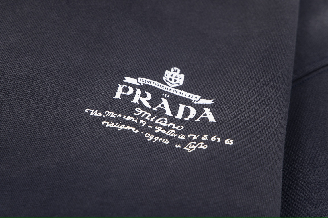 【PRADA 公式旗艦店】プラダ  丸首の衛衣 スウェットご好評に付き再入荷 240925