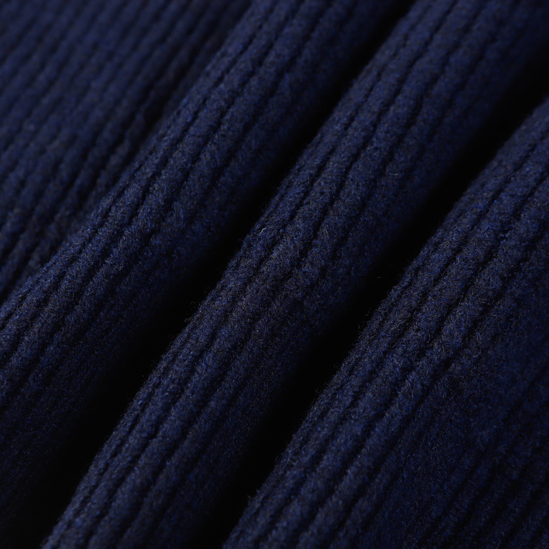 【CELINE  公式旗艦店】セリーヌ  セーター好評に付き再入荷！ 241030