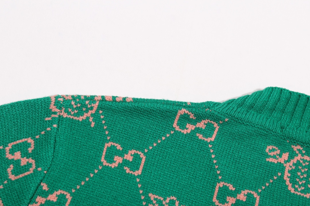 【GUCCI  公式旗艦店】グッチ  セーター好評に付き再入荷！ 241104