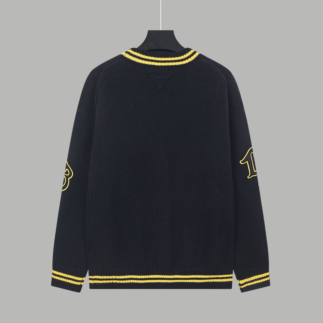 【PRADA 公式旗艦店】プラダ  セーター好評に付き再入荷！ 240930