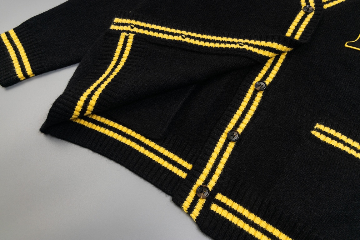 【PRADA 公式旗艦店】プラダ  セーター好評に付き再入荷！ 240930