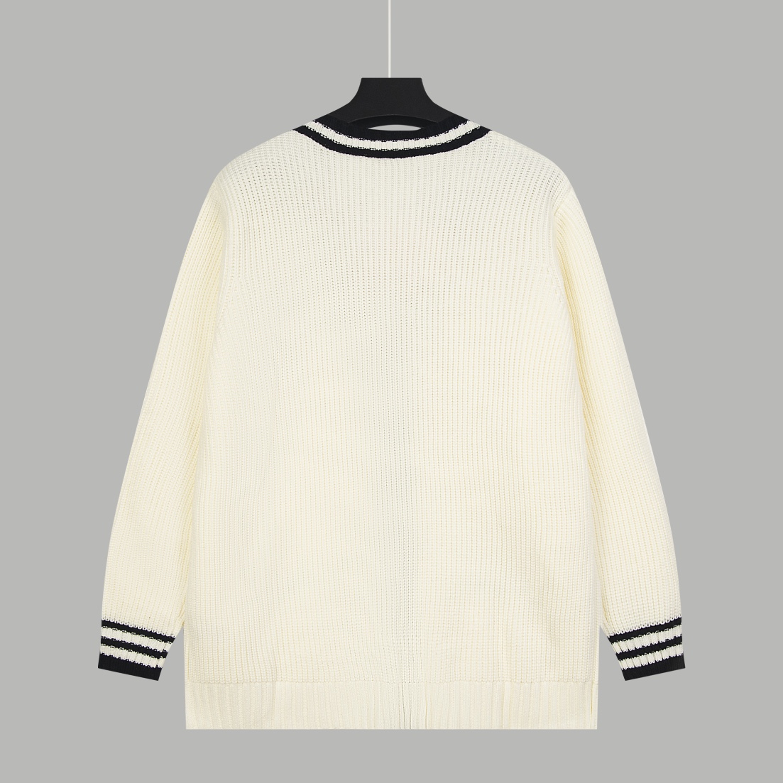 【Miumiu   公式旗艦店】ミュウミュウ   セーター好評に付き再入荷！ 241030