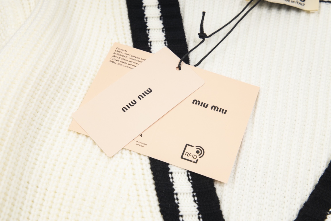 【Miumiu   公式旗艦店】ミュウミュウ   セーター好評に付き再入荷！ 241030