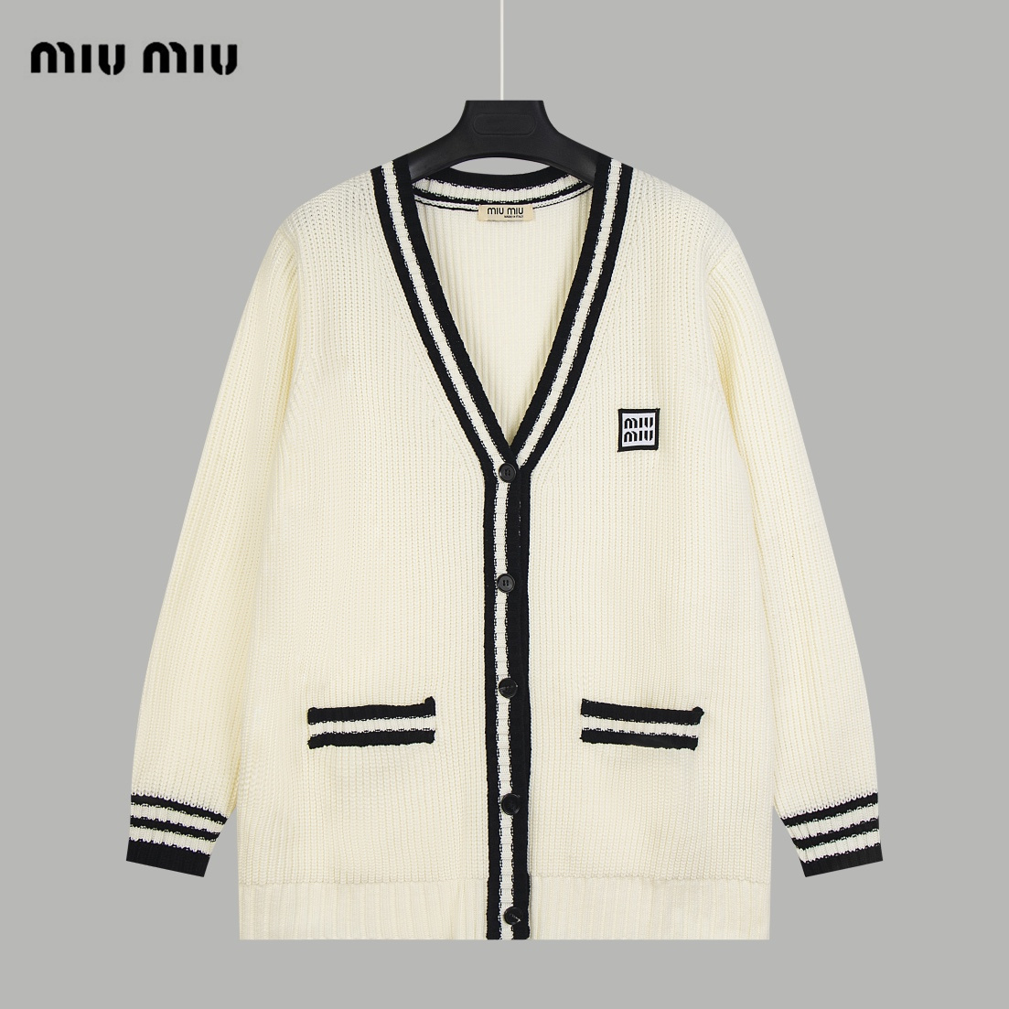 【Miumiu   公式旗艦店】ミュウミュウ   セーター好評に付き再入荷！ 241030