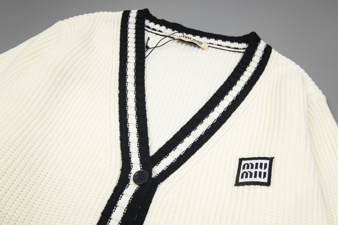 【Miumiu   公式旗艦店】ミュウミュウ   セーター好評に付き再入荷！ 241030