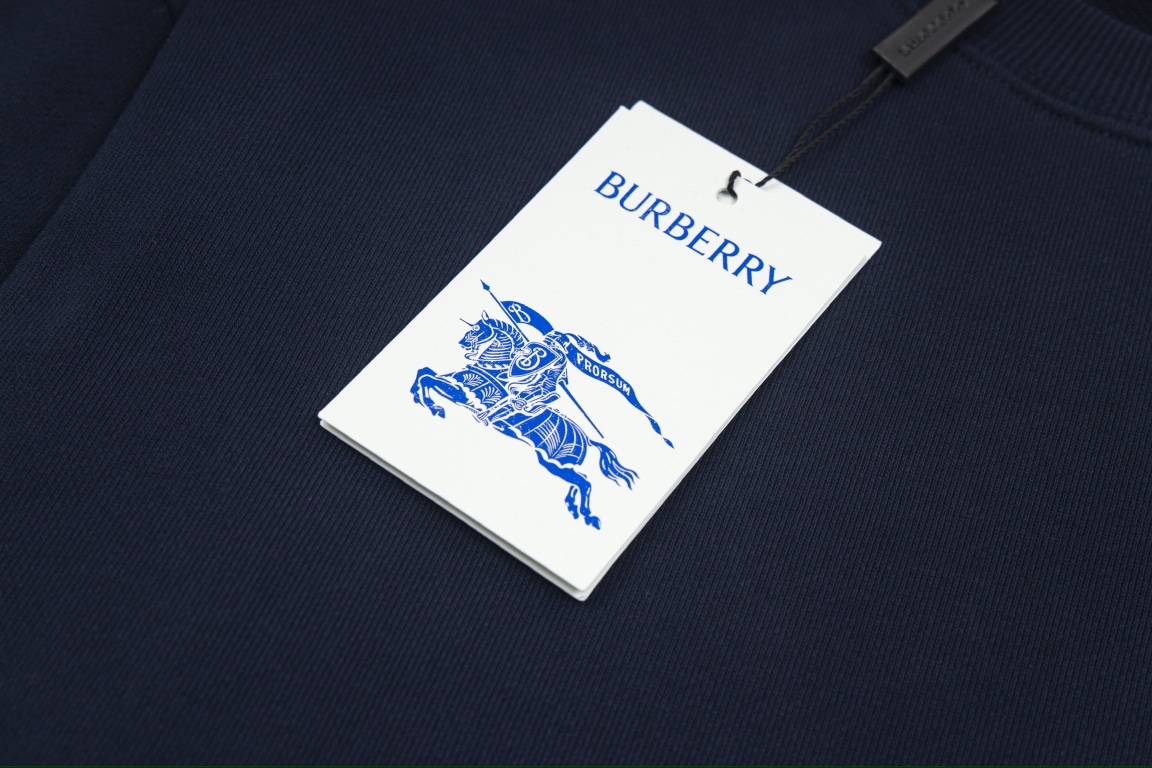 【BURBERRY   公式旗艦店】バーバリー   丸首の衛衣 スウェットご好評に付き再入荷 241025