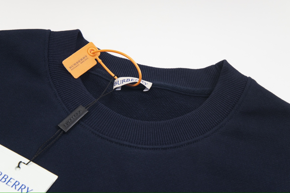 【BURBERRY   公式旗艦店】バーバリー   丸首の衛衣 スウェットご好評に付き再入荷 241025