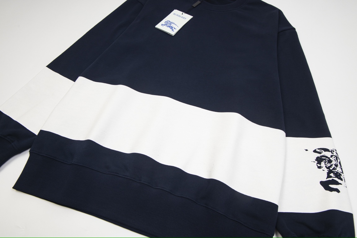 【BURBERRY   公式旗艦店】バーバリー   丸首の衛衣 スウェットご好評に付き再入荷 241025